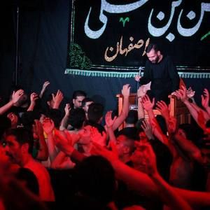 صور اسرافیل خورده است معرکه گردان آمده امیر برومند
