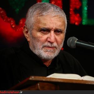 انگار بین نور نگاری نشسته است منصور ارضی