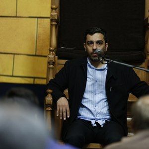 طوف قبرش کن که در محشر مقام زائرش حنیف طاهری