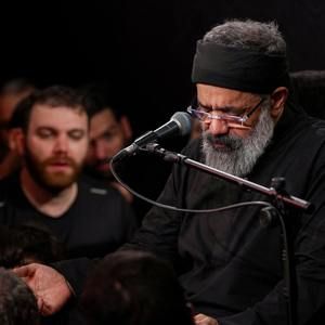 با دست خود نوشته خدا روی دفترش محمود کریمی