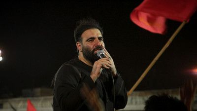 علم تو دستاشه و حسین نگاش میکنه امیر کرمانشاهی
